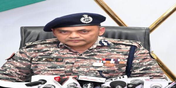 सक्रिय माओवादी हथियार छोड़कर मुख्यधारा में लौटें, मिलेगी पूरी सुरक्षा व पुनर्वास: सीआरपीएफ आईजी