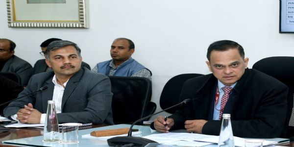 बैंकों द्वारा लंबित आवेदनों का त्वरित एवं समयबद्ध निस्तारण सुनिश्चित किया जाए : मुख्य सचिव