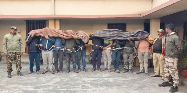 मूर्ति विसर्जन के दौरान पुलिस से भिड़े ग्रामीण, पथराव में कई पुलिसकर्मी घायल, 10 गिरफ्तार