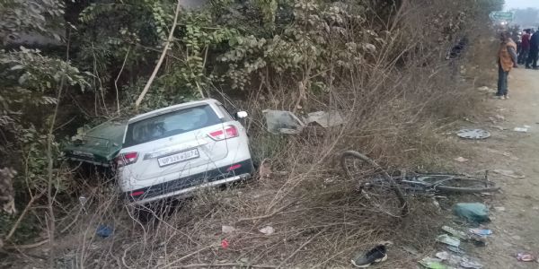 सुलतानपुर में ब्रेेजा कार की टक्कर से ई रिक्शा व साइकिल चालक की मौत, चालक फरार