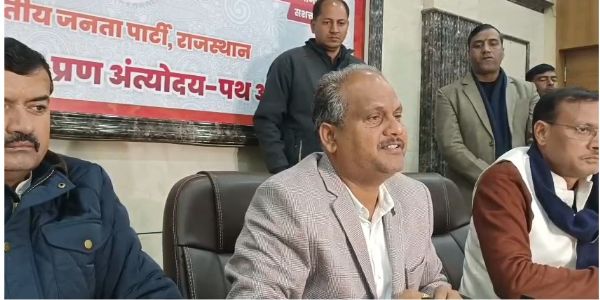 भाजपा प्रदेश कार्यालय में राजस्व मंत्री हेमंत मीणा की कार्यकर्ता सुनवाई