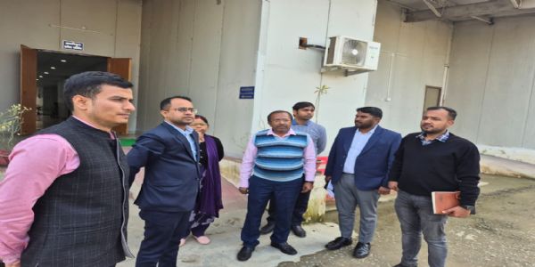जिलाधिकारी ने डीआरसीसी का किया निरीक्षण, व्यवस्था सुधारने के दिए निर्देश