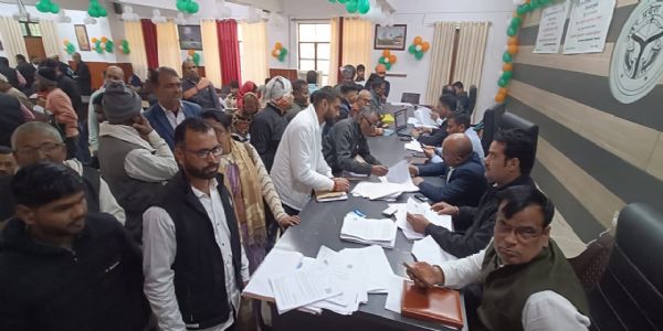 एसआईआर : गोरखपुर में 2 लाख 83 हजार परिवारों को नोटिस