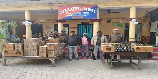 तीन तस्कर भारी मात्रा में विदेशी शराब के साथ गिरफ्तार, गाड़ी जब्त