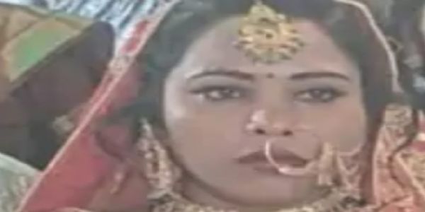 संदिग्ध परिस्थितियों में महिला ने फांसी लगाकर की आत्महत्या