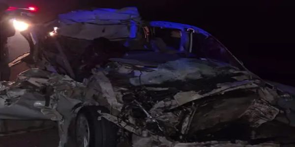 ट्रक में घुसी तेज रफ्तार कार, चार श्रद्धालुओं की मौत, एक घायल