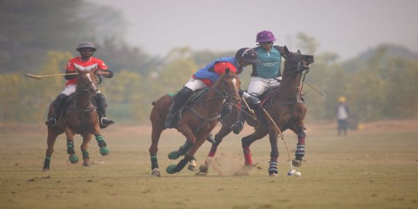 जिंदल बेदला और चांदना पोलो के बीच मैच का दृश्य जिंदल बेदला और चांदना पोलो के बीच मैच का दृश्य