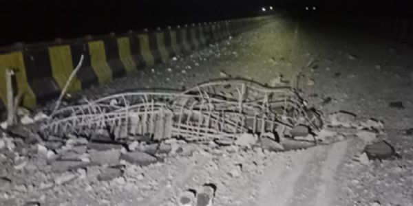 बलोचिस्तान के सीपीईसी के मार्ग पर रुखशान नदी का पुल विस्फोट से क्षतिग्रस्त