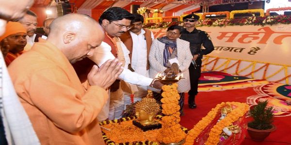 25 करोड़ की आबादी को परिवार मानकर बढ़ाया विकास अभियान : मुख्यमंत्री याेगी