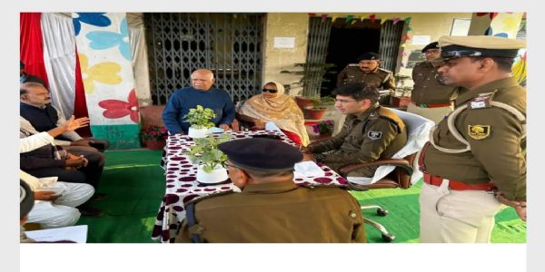 समस्या समाधान के लिए पुलिस अधीक्षक ने लगायी जनता दरबार