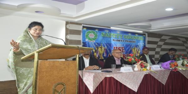 उद्योग हमारे राष्ट्र के विकास की रीढ़ हैं : राज्यमंत्री गौर