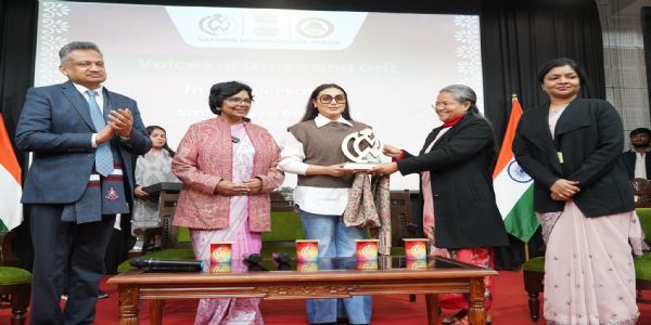 महिलाएं आज आत्मविश्वास के साथ कर रहीं नेतृत्व, समाज को दे रही हैं दिशाः रानी मुखर्जी