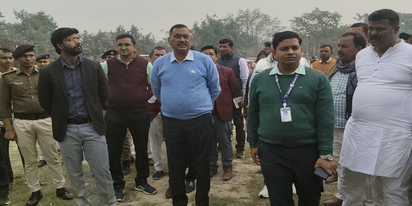 प्रशासन जनता के द्वार कार्यक्रम में डीएम ने सरकारी योजनाओं में दिए त्वरित समाधान के निर्देश