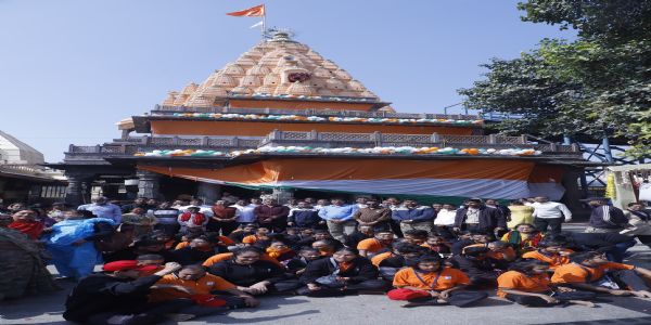 उज्जैन: सूरत से आए 40 विशेष बच्चों ने किए महाकालेश्वर दर्शन