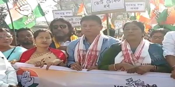 एपीसीसी ने बोको-छयगांव में किया विरोध प्रदर्शन