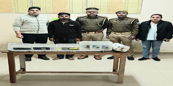 मोबाइल दुकान से चोरी मामले में खरीदार के साथ नाबालिग चोर गिरफ्तार