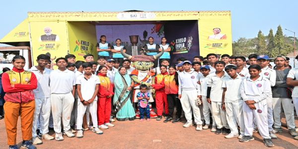 खेलो इंडिया ट्राइबल गेम्स: जांजगीर चांपा जिले में मशाल गौरव यात्रा रथ का भव्य स्वागत