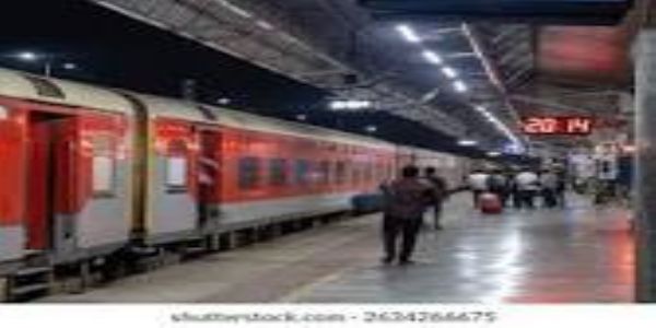 लूणकरणसर स्टेशन पर दो ट्रेनों का ठहराव