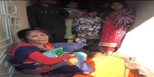 बिजली पोल से टकराई तेज रफ्तार बाइक, एक की मौत