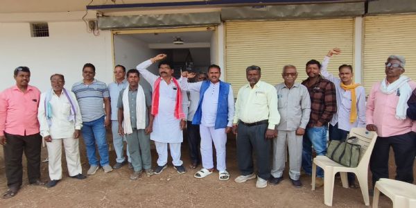 धान विक्रय से वंचित किसानों की बैठक, टोकन न कटने पर जताई नाराजगी