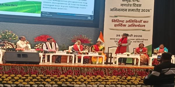 जनपद संभल की लखपति दीदी ने गणतंत्र दिवस के अवसर पर केंद्रीय मंत्री के साथ किया मंच साझा