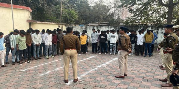 रायपुर : चाकूबाजों व हिस्ट्रीशीटरों व अपराधिक तत्वों की परेड लेकर दी गई समझाईश