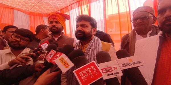 विपक्ष का काम सिर्फ सियासत करना : दया शंकर मिश्र दयालु