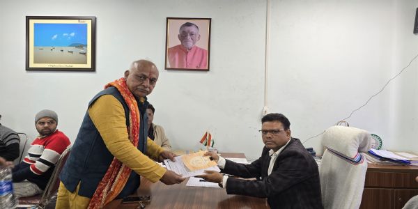 नगर निकाय चुनाव: पूर्व मेयर चंद्रशेखर अग्रवाल ने भरा पर्चा, समर्थकों के साथ निकाली भव्य रैली