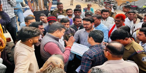 धमतरी : आमदी में दिखा किसानों का आक्रोश, विधायक की दखल के बाद धान खरीद शुरू हुई