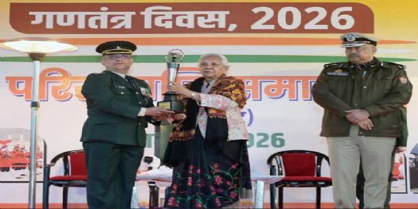 जन भवन की झांकी को बीटिंग दि रिट्रीट समारोह में मिली ट्रॉफी