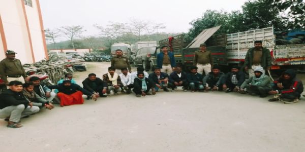 उत्पाद विभाग ने शराब खरीद बिक्री और सेवन के आरोप में 17 को किया गिरफ्तार