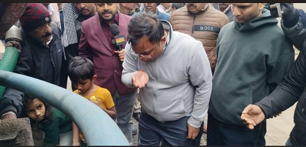 इंदौर के भागीरथपुरा क्षेत्र में रिंग सर्वे एवं फॉलोअप सर्वे का कार्य लगातार जारी