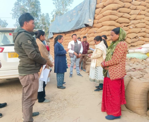 छिल्पा उपार्जन केंद्र में प्रभारी कलेक्टर