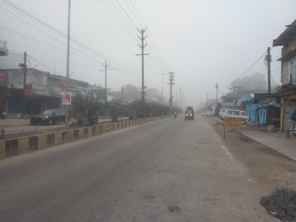 सूनी पडी सडक