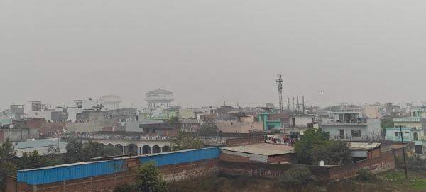 शनिवार को मुरादाबाद के कांशीराम नगर स्थित सोनकपुर ओवर ब्रिज के पास छाये बादल।