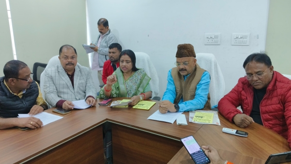 प्रेस कॉन्फ्रेंस में शामिल लोग