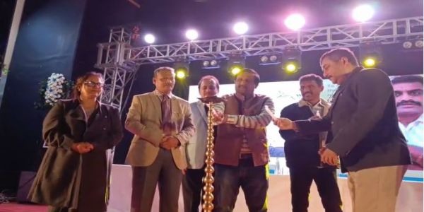 गज उत्सव शुभारंभ करते गणमान्य अतिथि
