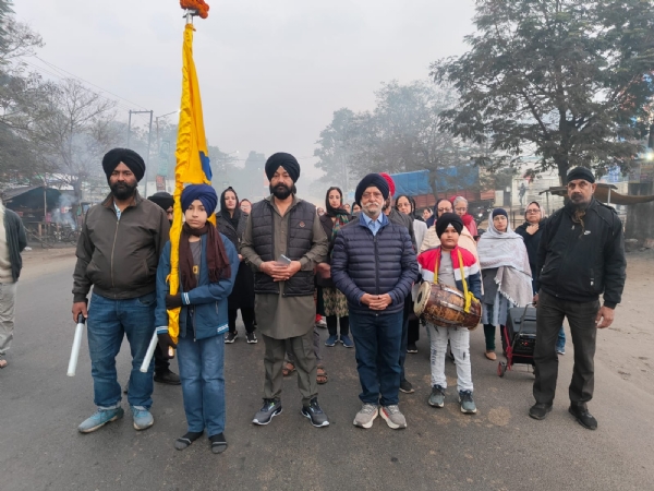 रैली में शामिल लोग