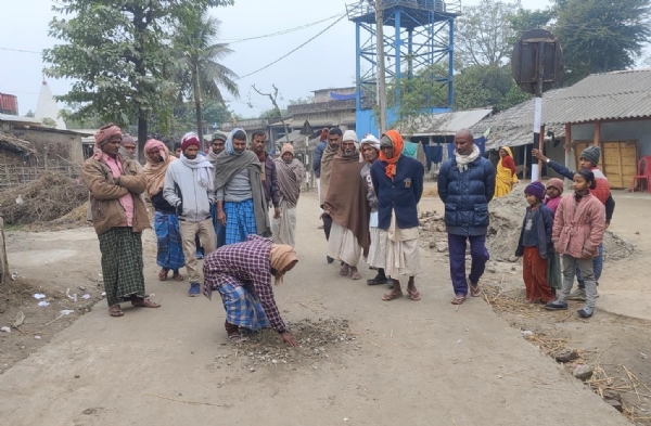 सड़क पर भीड़