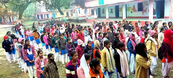 अररिया फोटो:सावित्री देवी फुले के कार्यक्रम में छात्राएं