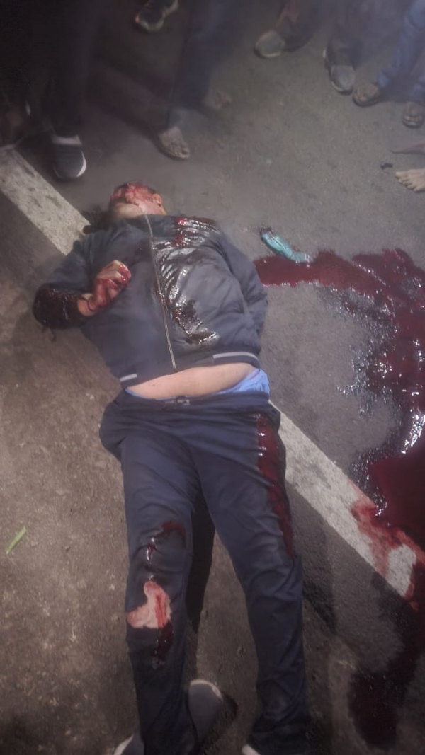 मृत पड़े जेल प्रहरी