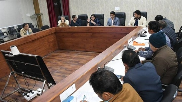 ग्वालियर कलेक्टर ने की शहर की पेयजल व्यवस्था की समीक्षा, टंकियों की नियमित सफाई के दिए निर्देश