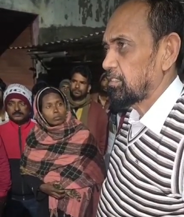 पीड़ित परिवार से मुलाकात करते सांसद पीड़ित परिवार से मुलाकात करते सांसद