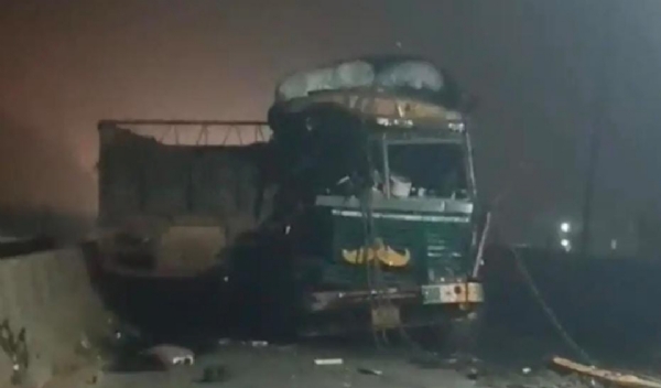 दुर्घटना ग्रस्त ट्रक दुर्घटना ग्रस्त ट्रक