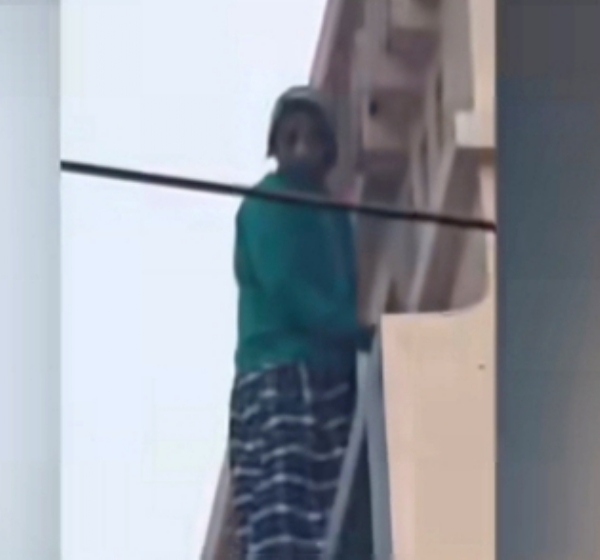 छत पर चढ़ी हुई मृतक प्रीति छत पर चढ़ी हुई मृतक प्रीति