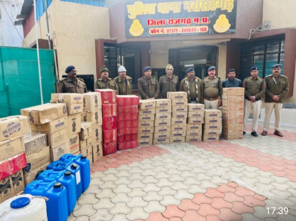 अवैध शराब जब्त,मौके से फरार आठ पर केस दर्ज