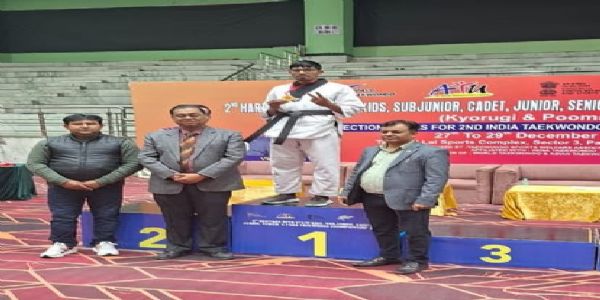 जयवीर कुमार को सम्मानित करते हुए जयवीर कुमार को सम्मानित करते हुए