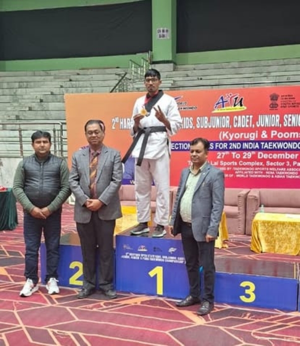 जयवीर कुमार को सम्मानित करते हुए जयवीर कुमार को सम्मानित करते हुए