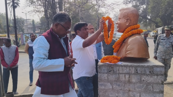 टकरा गांव में समारोह पूर्वक मनाई गई मारंग गोमके जयपाल सिंह मुंडा की जयंती