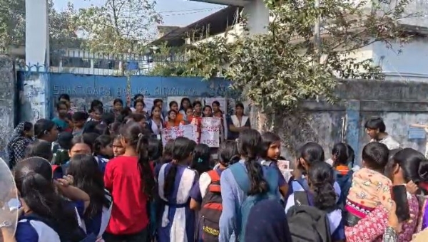 प्रदर्शन करती शक्तिगढ़ बालिका विद्यालय के छात्राएं प्रदर्शन करती शक्तिगढ़ बालिका विद्यालय के छात्राएं